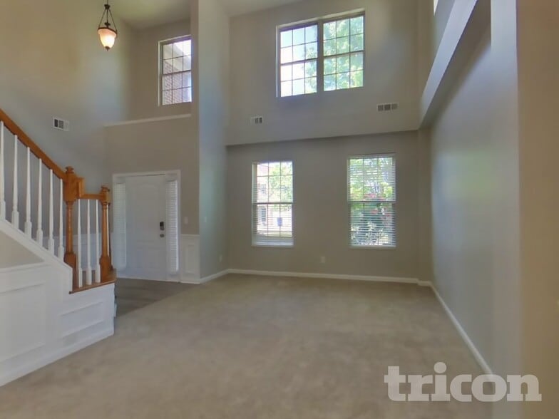 Building Photo - 4370 Rainer Dr