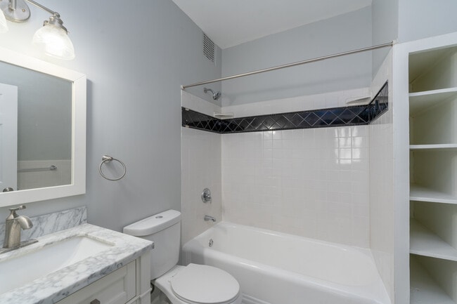 Building Photo - 1 E Chase St