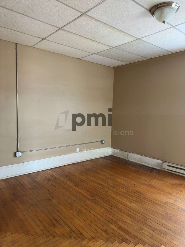 Building Photo - 601 Monroe Ave