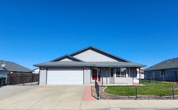 Building Photo - Updated 3 bed, 2 ba w/Oversized Covered Patio