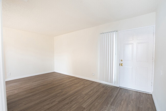 Building Photo - 10520 S Figueroa St