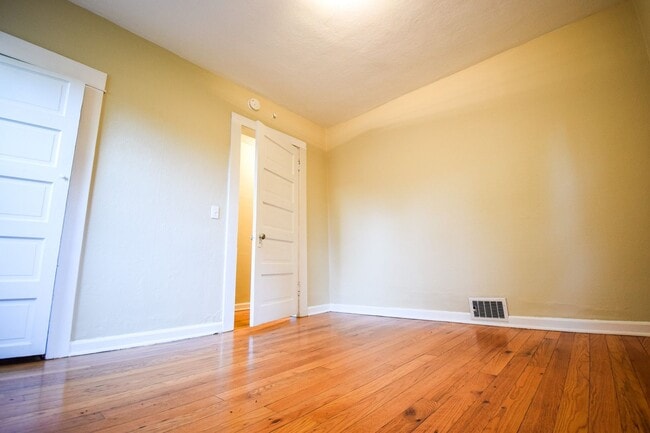 Building Photo - Charming Vintage 2bdrm Home on a Large Lot! Large Basement for storage!