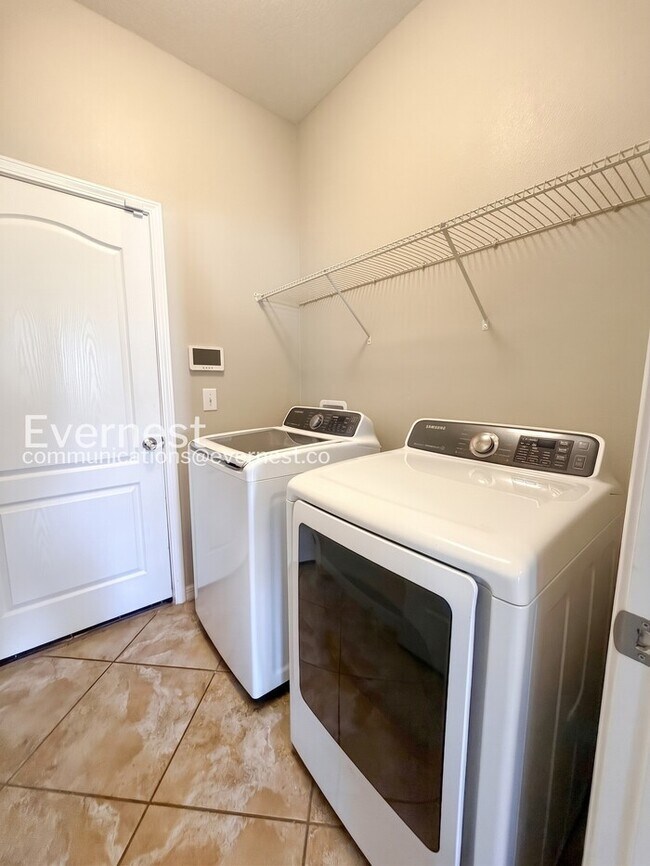 Building Photo - 4 Bed & 3 Bath Home with Fenced Yard and Modern Amenities / Voucher Accepted / No Pets Allowed / ...