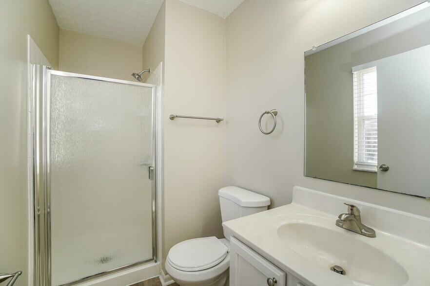 Building Photo - 129 Glengary Dr