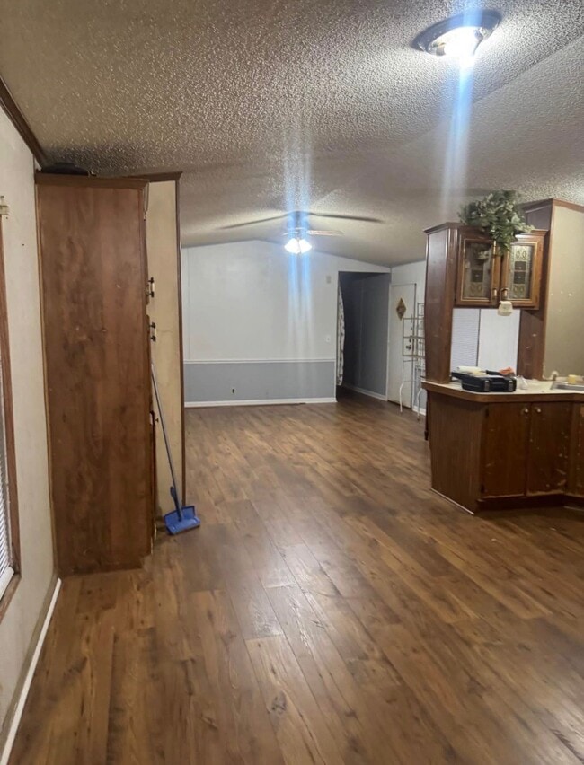 Building Photo - 211 Armide St