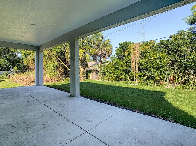 Building Photo - 5237 Jennings St