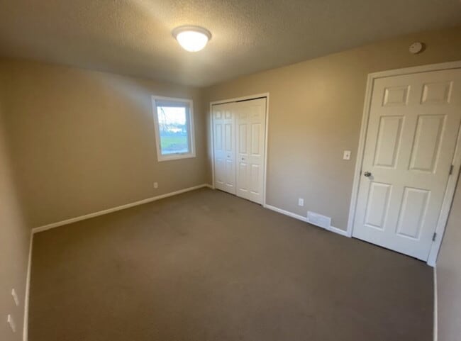 Building Photo - 3600 Trenton Ln N