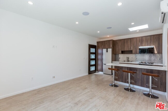 Building Photo - 8012 Zeus Dr