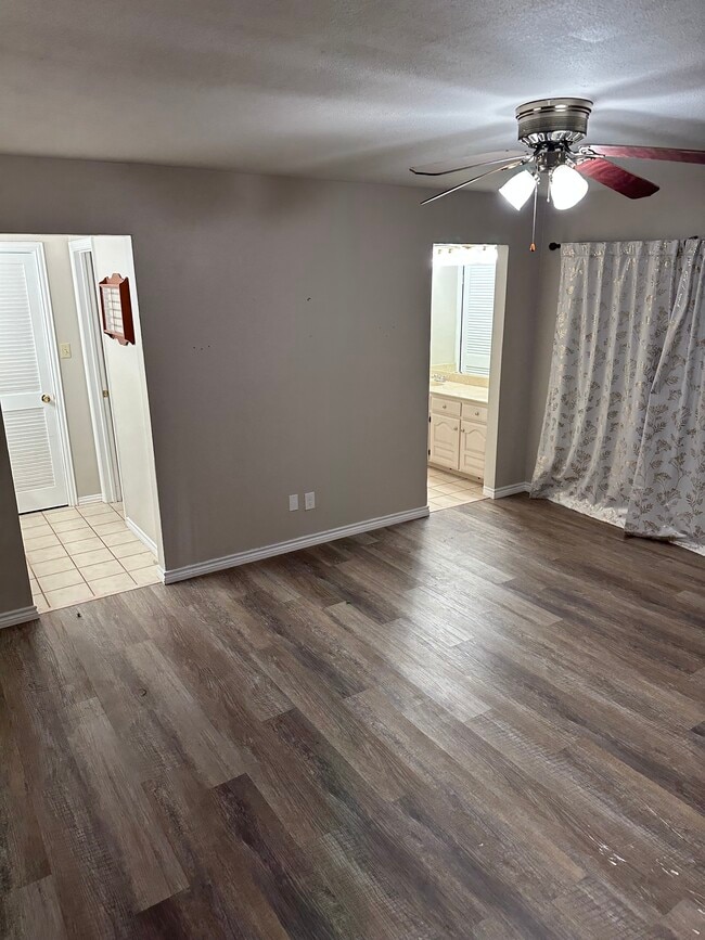 Building Photo - 509 Green Meadow Trail