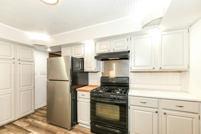 Building Photo - 5119 Norway Dr