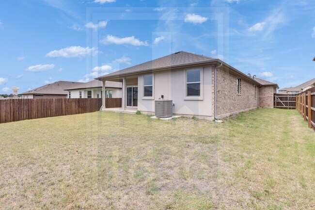 Building Photo - 18001 Umberto Dr