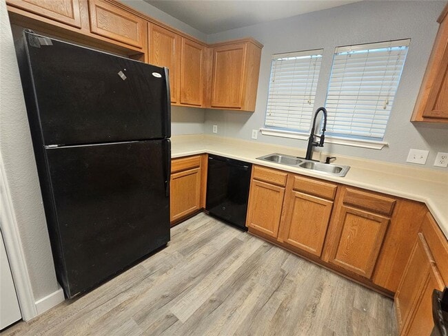 Building Photo - 2724 Fairview Dr