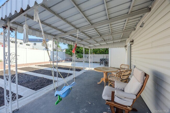Building Photo - 75 Ranch Ln