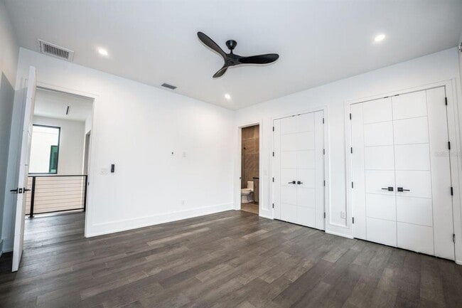 Building Photo - 3010 W Trilby Ave