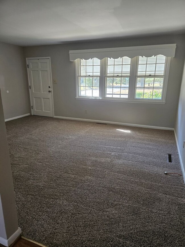Building Photo - 307 Quail Dr
