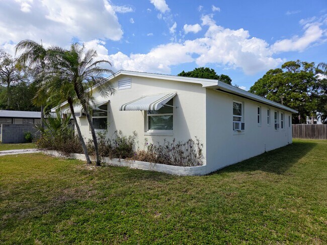 Building Photo - 6931 Hibiscus Ave S