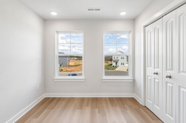 Building Photo - Brand new home in a great location central to all of Tri-Cities