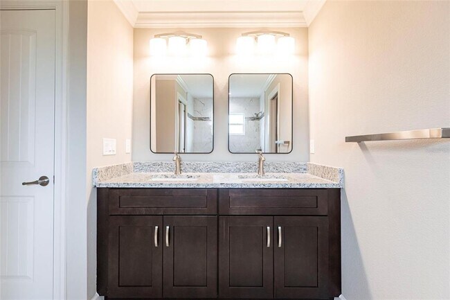 Building Photo - 2730 Parasol Ln