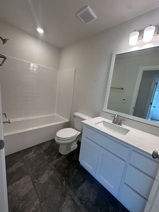 Building Photo - Beautiful New Home - First Month Free!