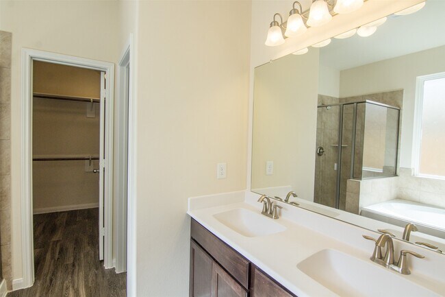 Building Photo - 29614 Clover Shore Dr