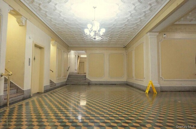 Building Photo - 2187 Holland Ave