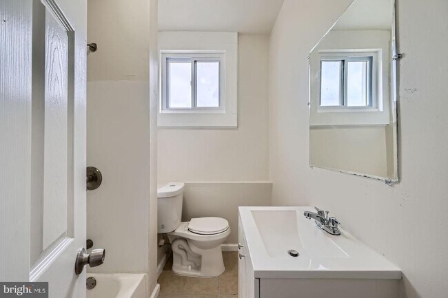 Building Photo - 118 N Hilton St