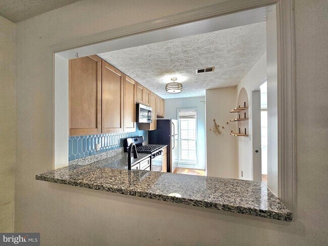Building Photo - 7660 Willow Point Dr