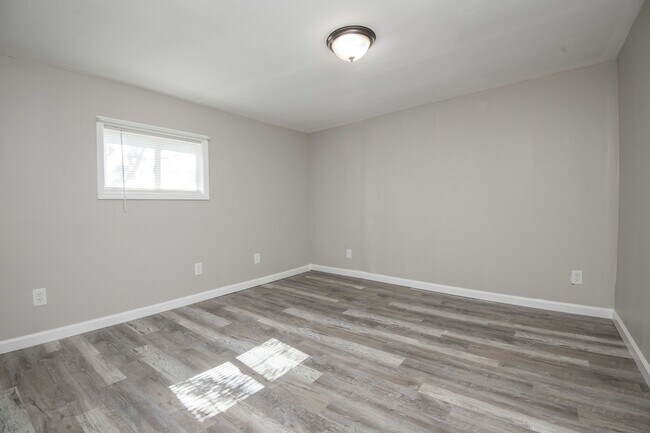 Building Photo - 912 Hotel Ave