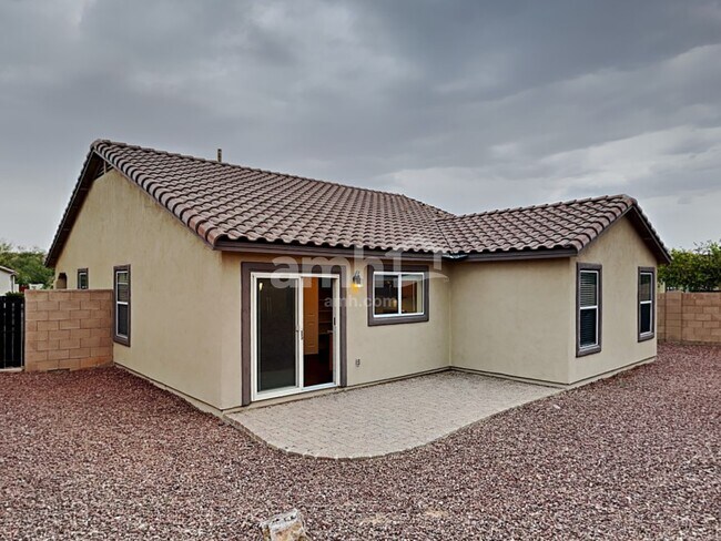 Building Photo - 309 W Vuelta Friso