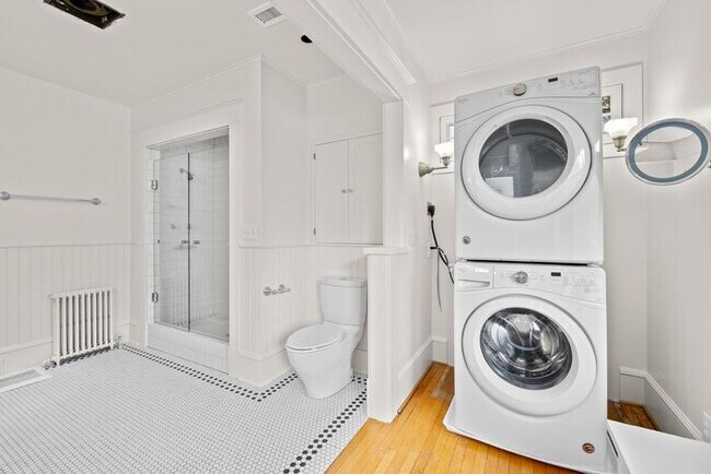 Building Photo - Stunning 1909 Craftsman w/ AC in Coveted Capitol Hill