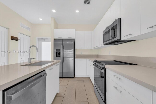 Building Photo - 8167 NW 41st St
