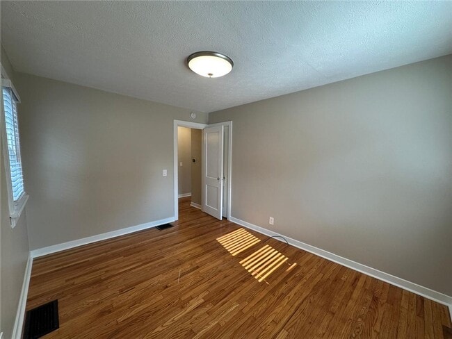 Building Photo - 139 Bonesteel St