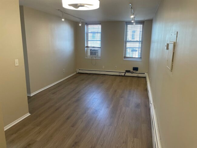 Building Photo - 787 Summit Ave