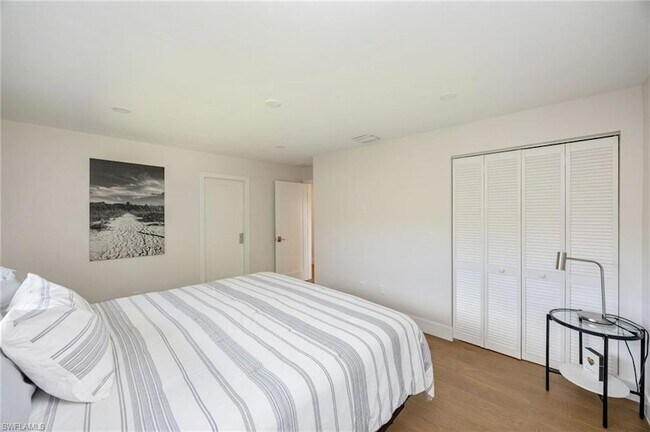 Building Photo - 409 Cypress Way E