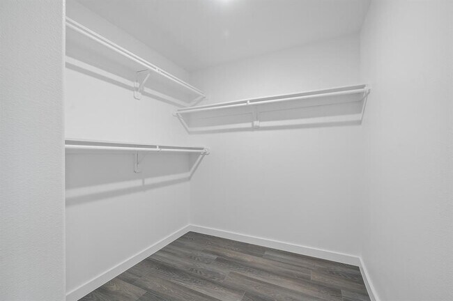 Building Photo - 7802 Crestview Dr