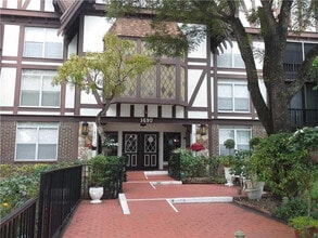 Building Photo - 3690 Inverrary Dr