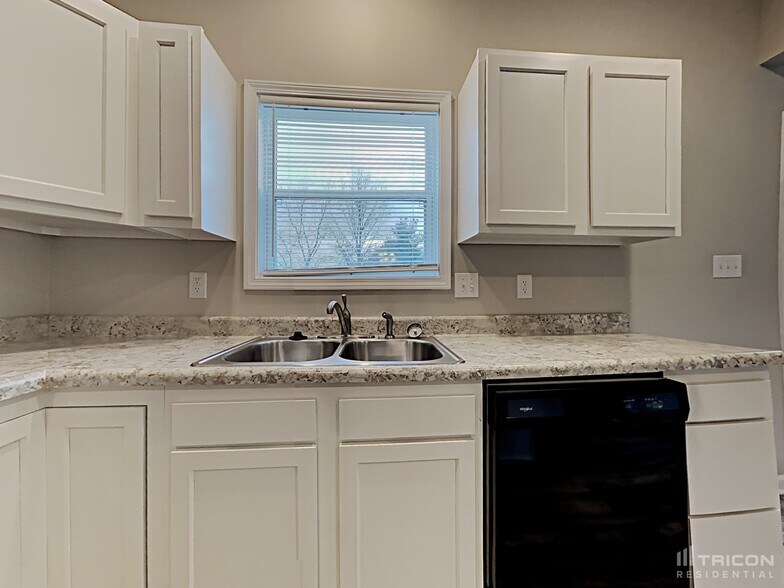 Building Photo - 1096 Tomahawk Pl