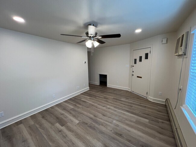 Building Photo - Newly Renovated 1 Bedroom with Washer & Dryer in Neffsville, Electric included!