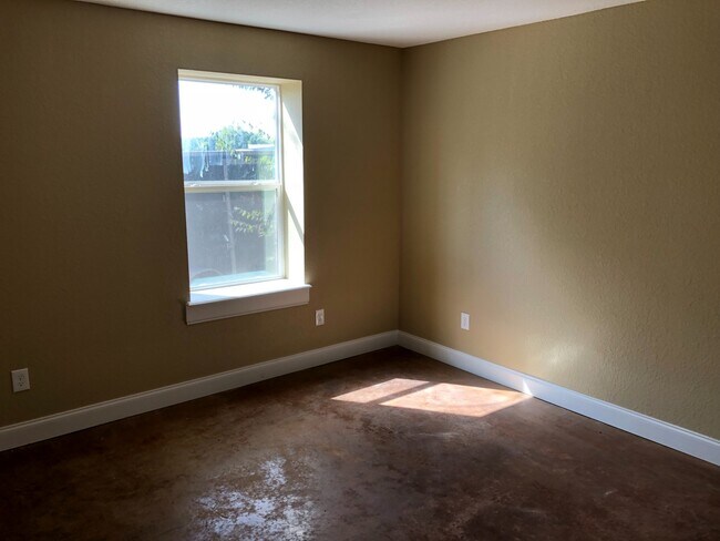 Building Photo - 1212 Cedar St