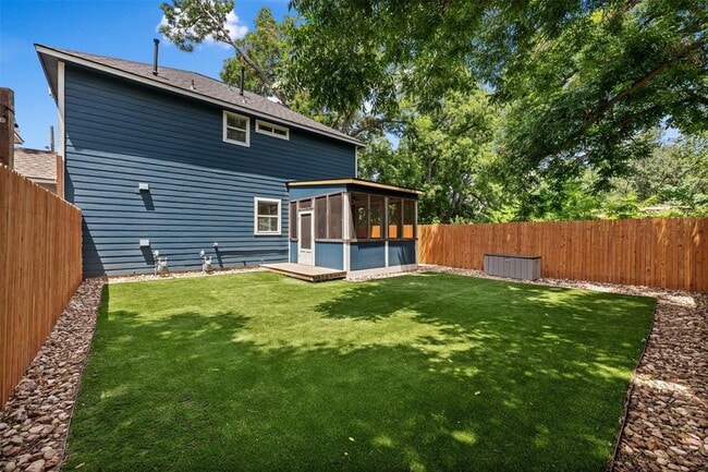Building Photo - 4912 Sara Dr