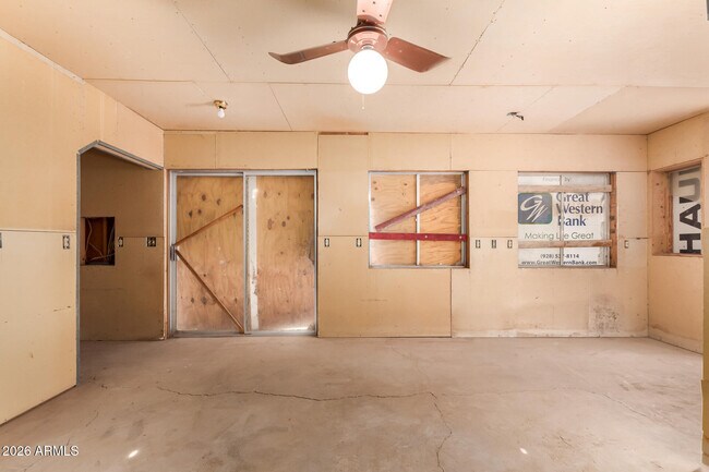 Building Photo - 1125 E 11th St