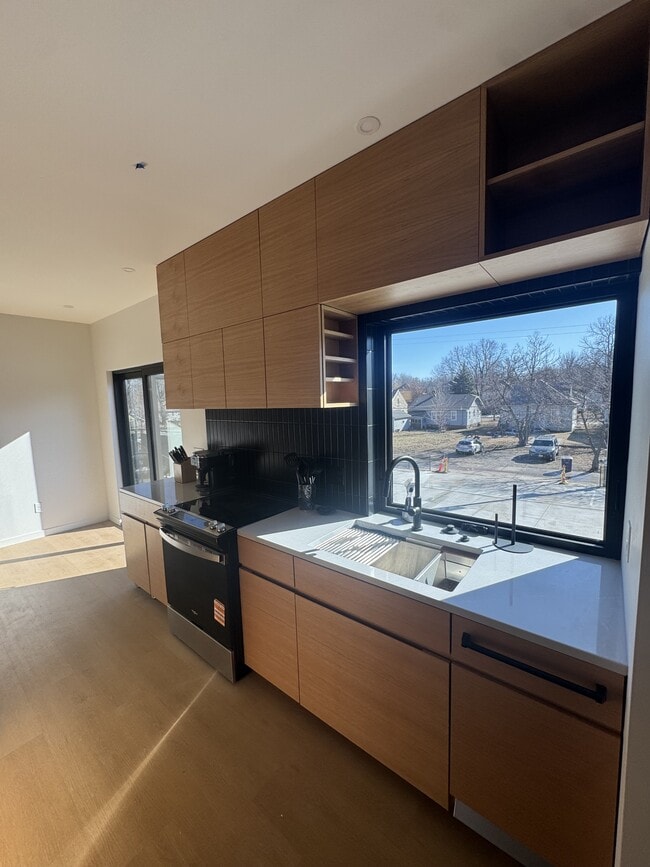 Building Photo - 815 Moro St