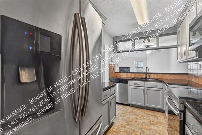 Building Photo - 2031 Towngate Dr