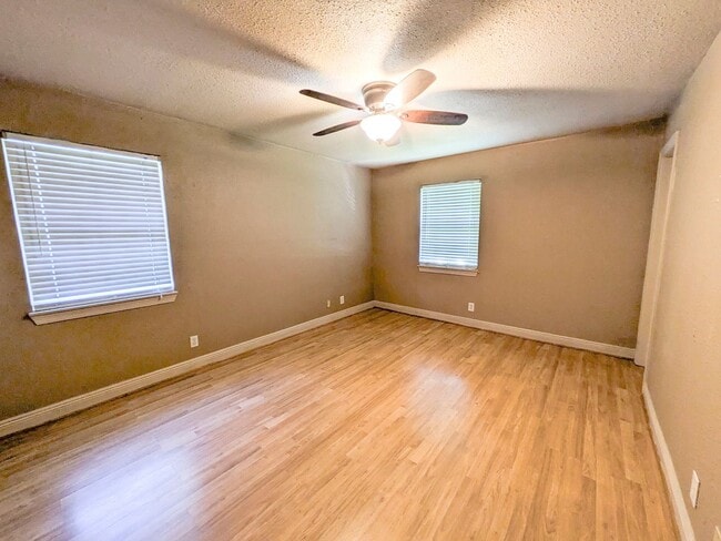 Building Photo - 5031 Simpson Ave
