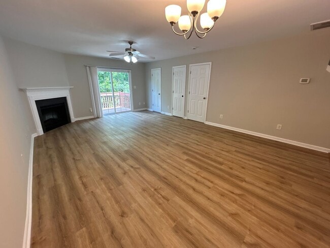 Building Photo - 4 Bedroom | 3.5 Bedroom Raleigh Townhome