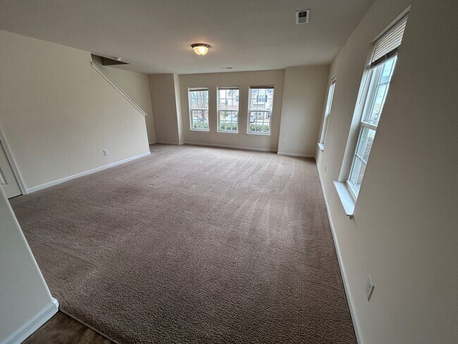 Building Photo - Coming Soon! 3/2.5 High Point Townhome, just north of town near N Main St & I-74