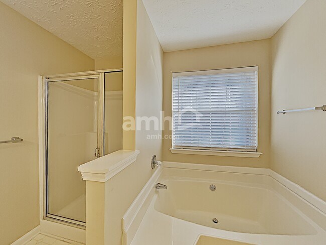Building Photo - 1215 Wilkes Crest Dr