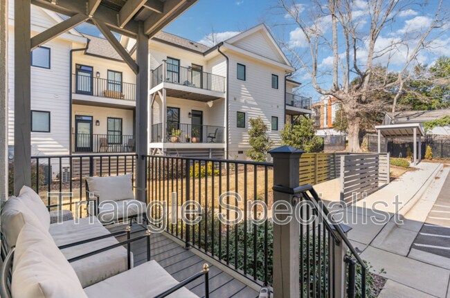 Building Photo - 2018 Smallwood Dr