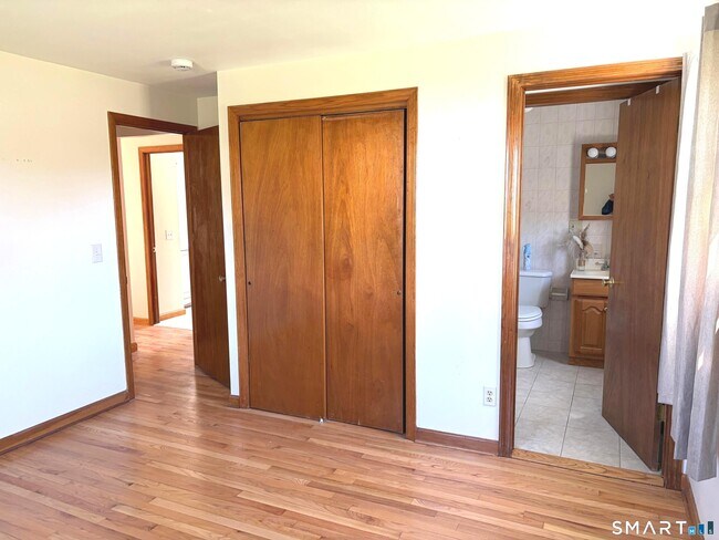 Building Photo - 3 Carmen St