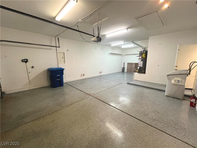 Building Photo - 1604 Wolf Canyon Ct